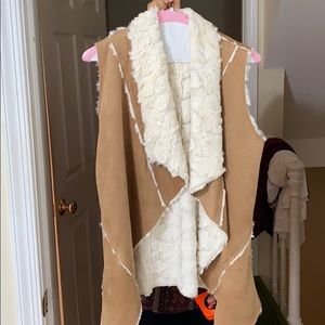 Suede vest with faux fur lining